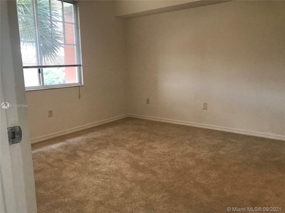 Recently Rented: $1,800 (2 beds, 2 baths, 880 Square Feet)