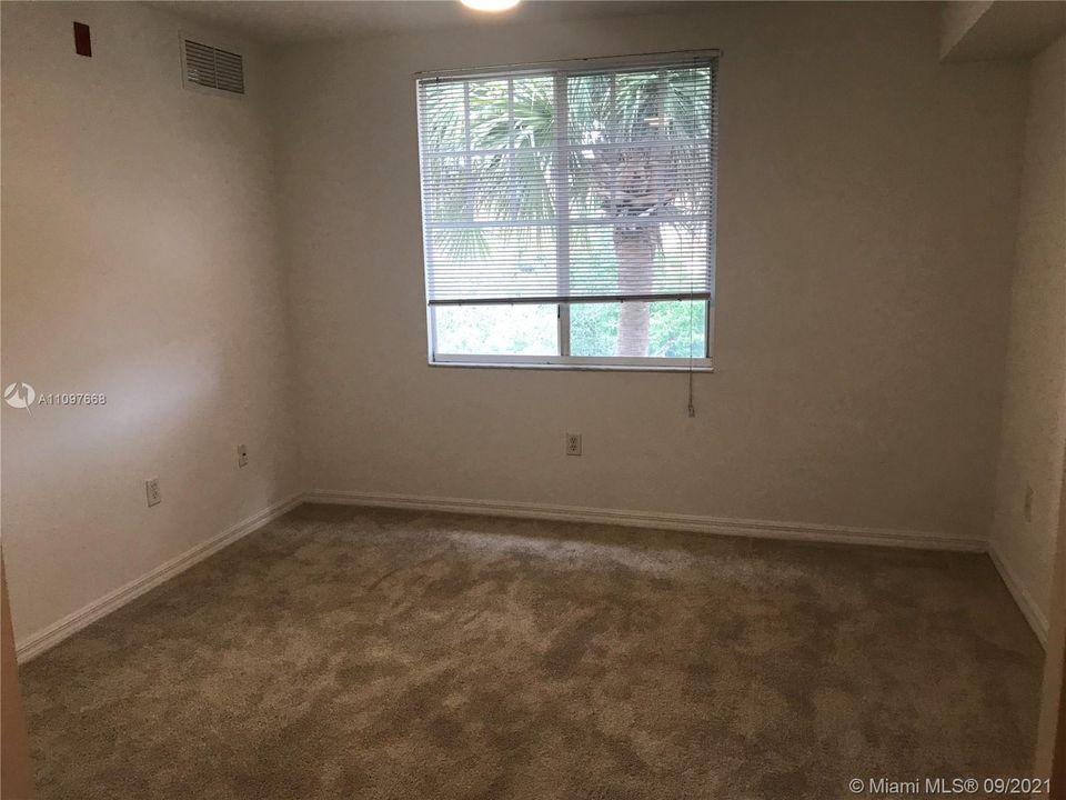 Recently Rented: $1,800 (2 beds, 2 baths, 880 Square Feet)