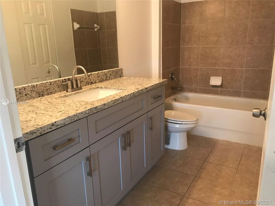 Recently Rented: $1,800 (2 beds, 2 baths, 880 Square Feet)