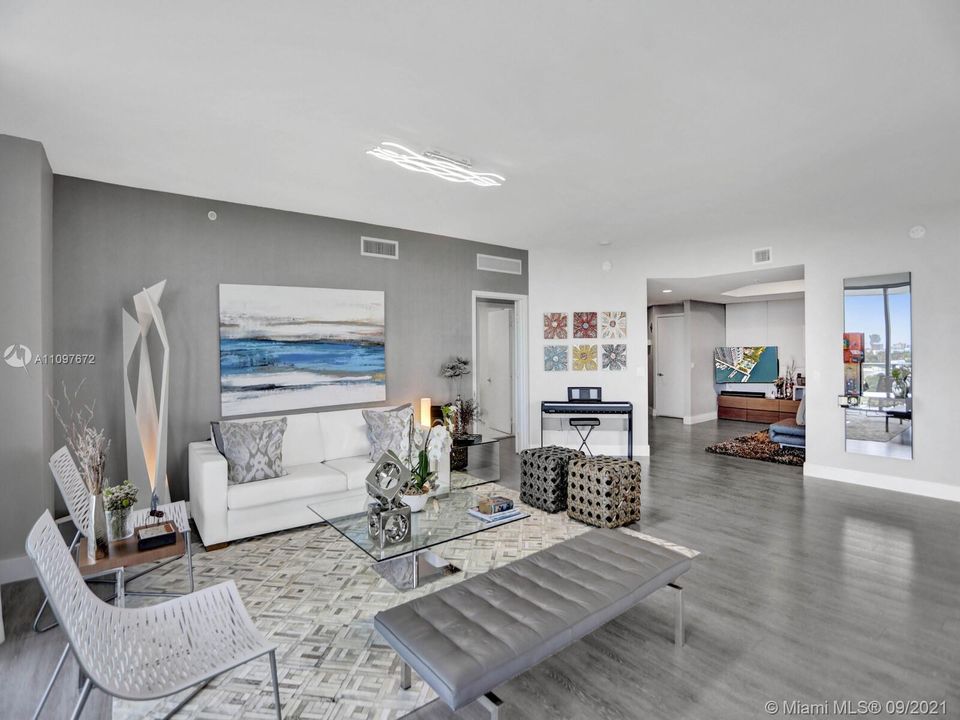 Recently Sold: $798,000 (2 beds, 2 baths, 1962 Square Feet)