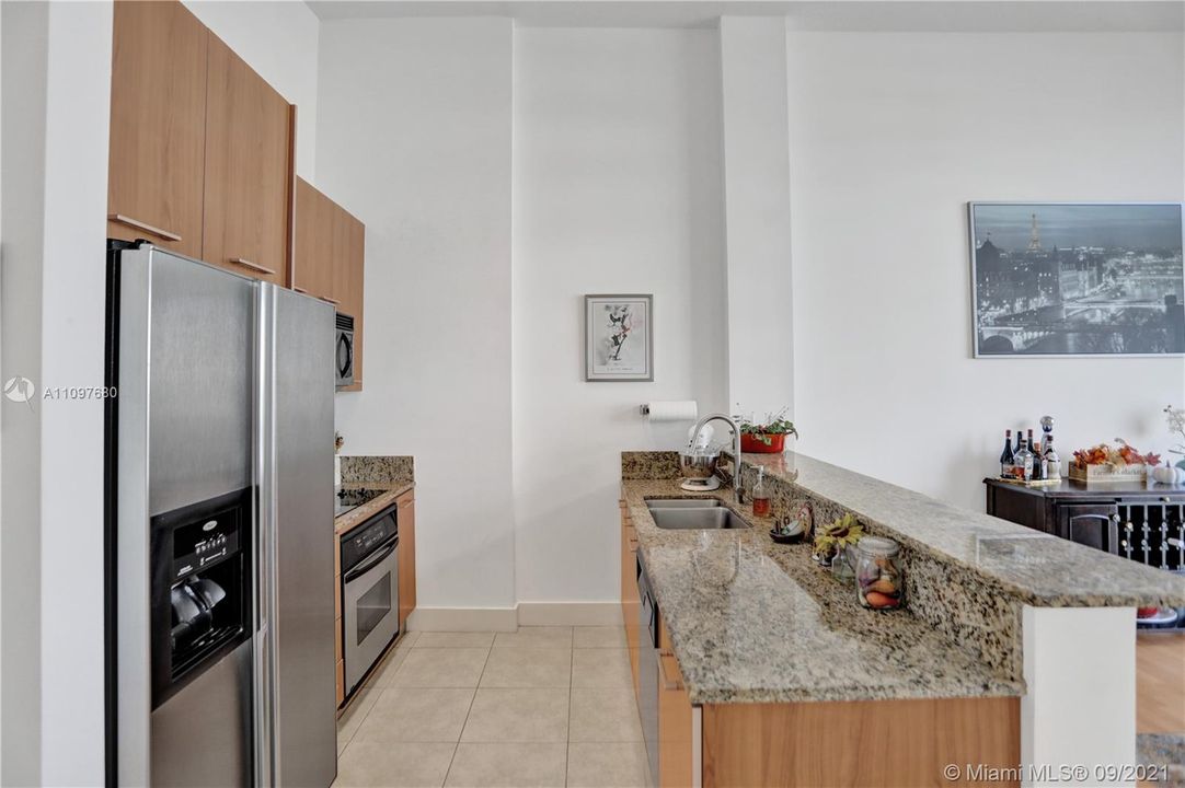 Recently Sold: $265,000 (1 beds, 1 baths, 890 Square Feet)