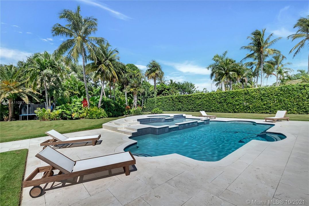 Recently Sold: $3,750,000 (5 beds, 5 baths, 4952 Square Feet)