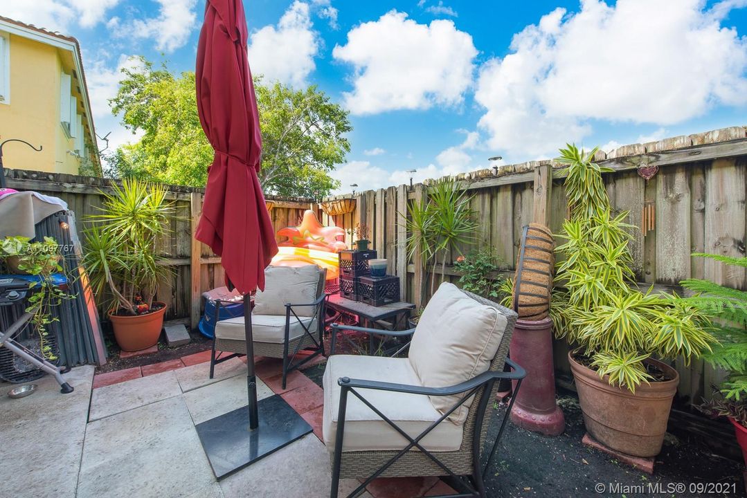 Recently Sold: $243,000 (3 beds, 3 baths, 1423 Square Feet)