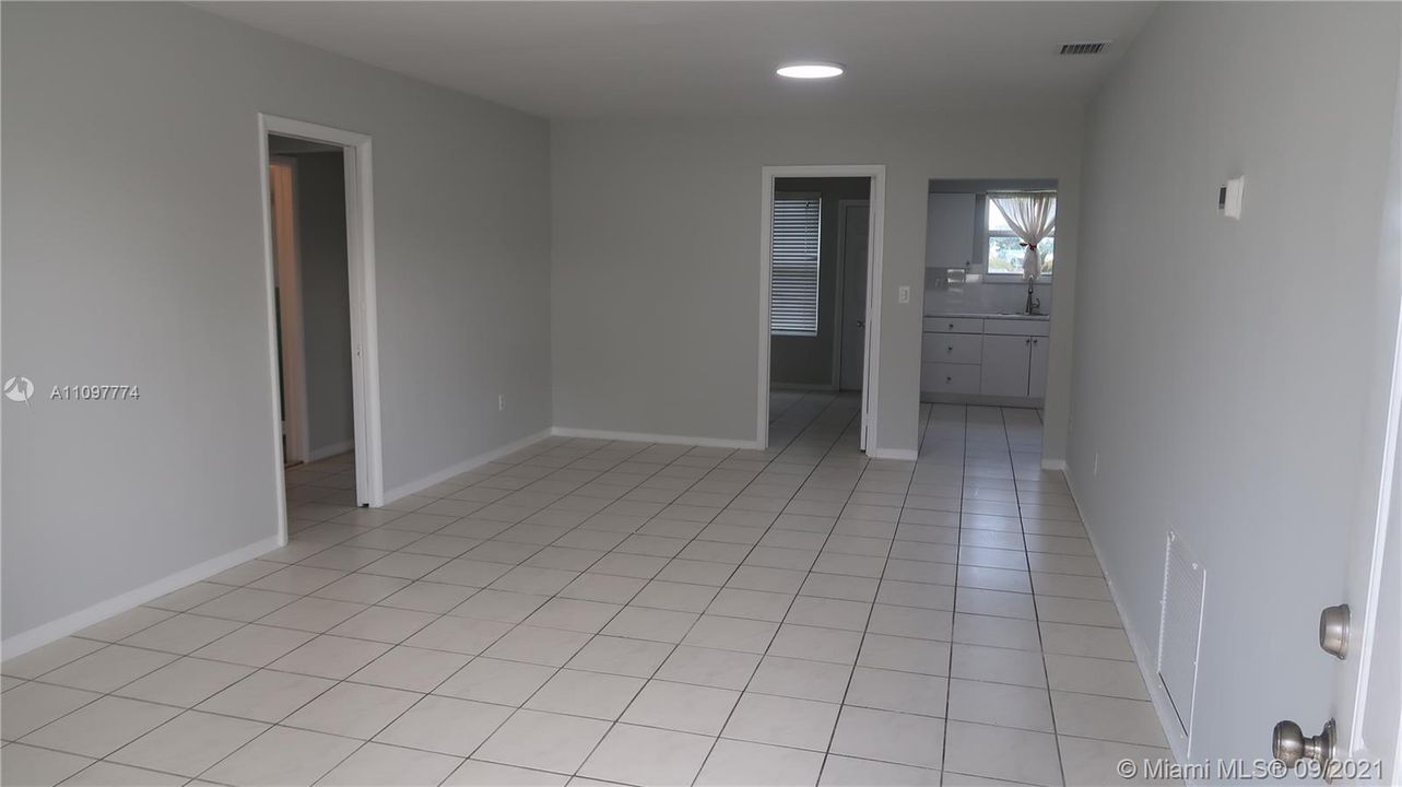 最近租的: $2,700 (3 贝兹, 2 浴室, 1200 平方英尺)