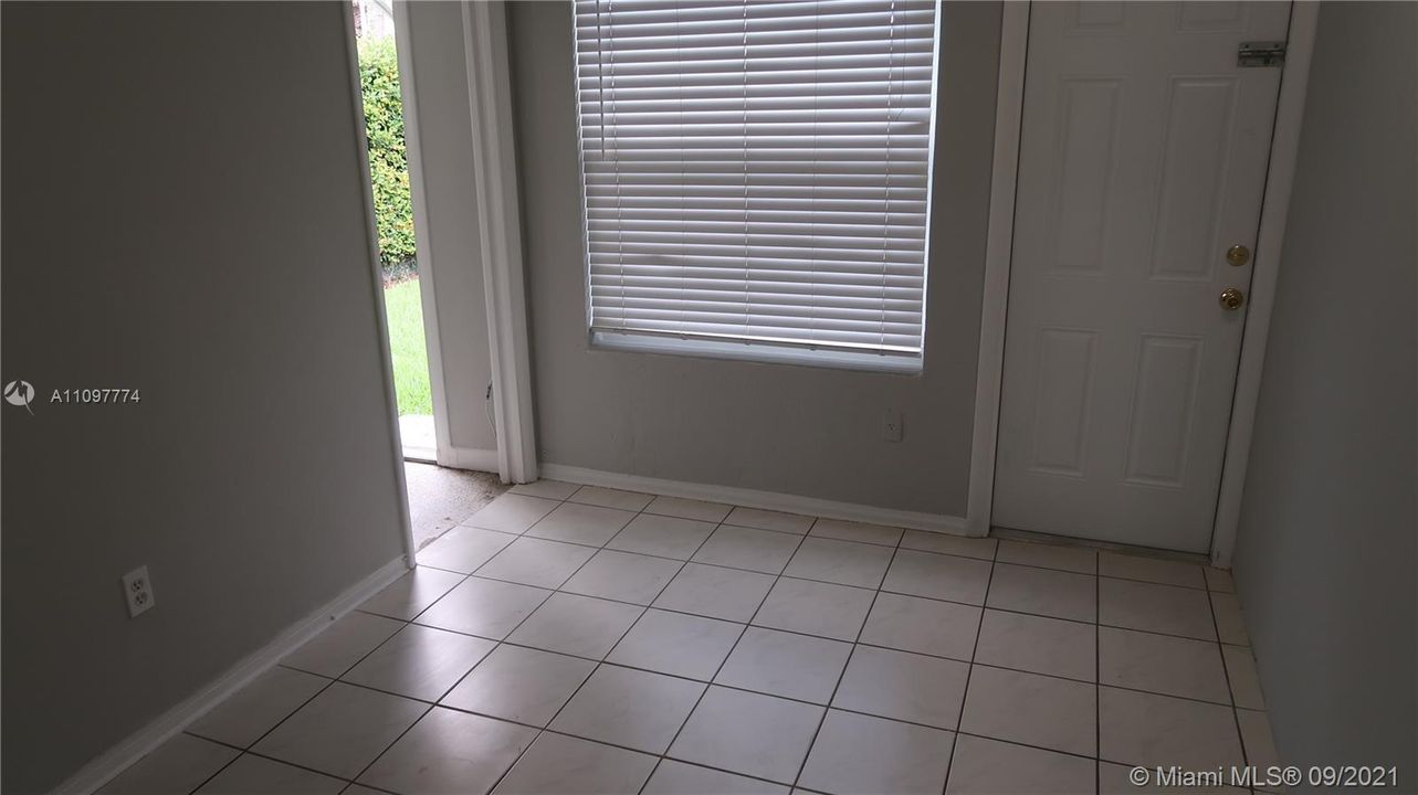 最近租的: $2,700 (3 贝兹, 2 浴室, 1200 平方英尺)