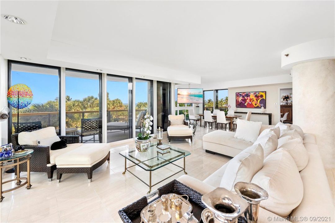 Recently Sold: $2,650,000 (3 beds, 3 baths, 3520 Square Feet)