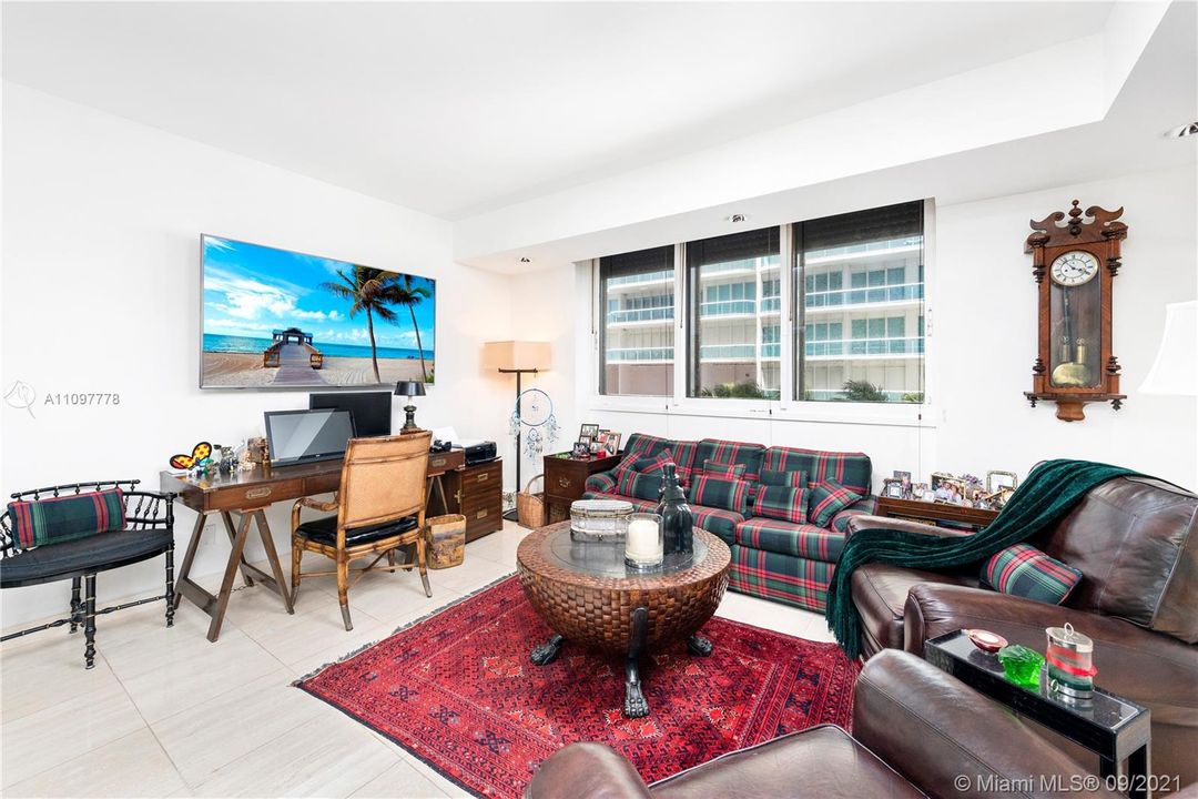 Recently Sold: $2,650,000 (3 beds, 3 baths, 3520 Square Feet)