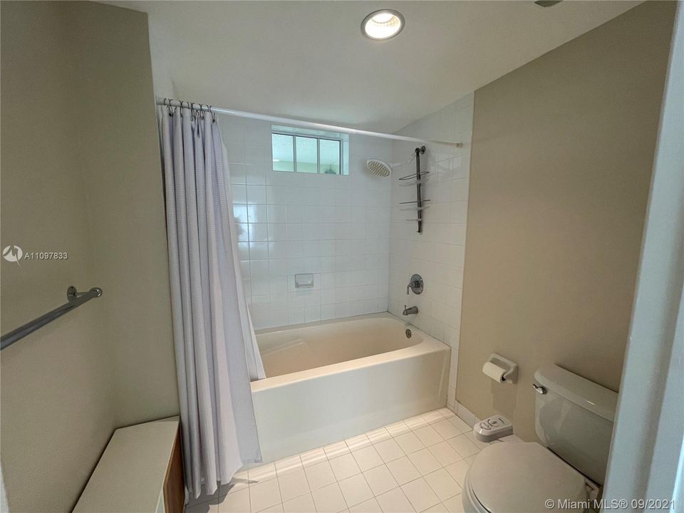 最近售出: $369,900 (2 贝兹, 2 浴室, 1243 平方英尺)
