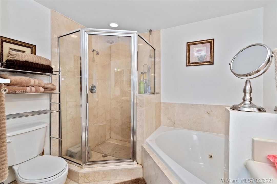 最近租的: $3,000 (2 贝兹, 2 浴室, 1251 平方英尺)