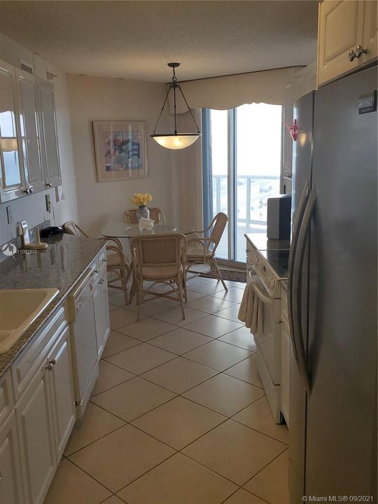 Recently Sold: $960,000 (2 beds, 2 baths, 1670 Square Feet)