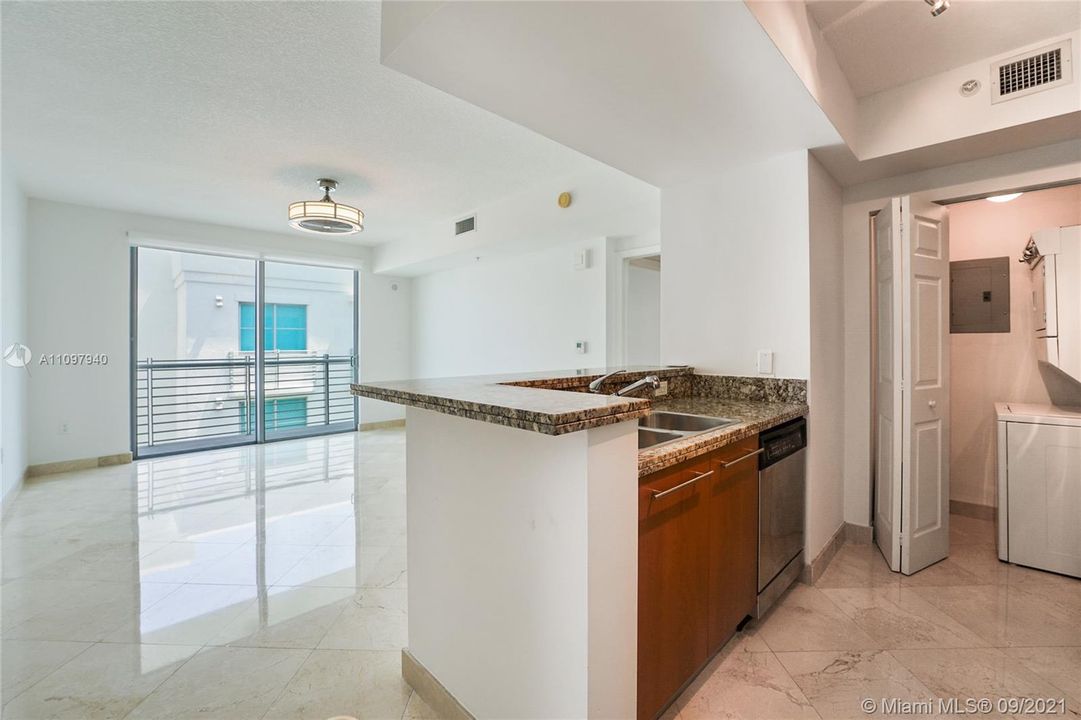 Recently Sold: $499,000 (1 beds, 1 baths, 686 Square Feet)