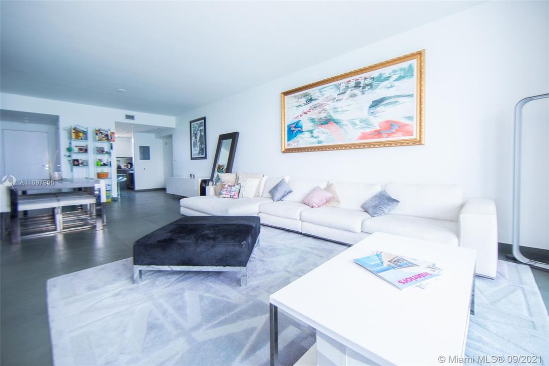 Recently Sold: $1,550,000 (2 beds, 2 baths, 1320 Square Feet)