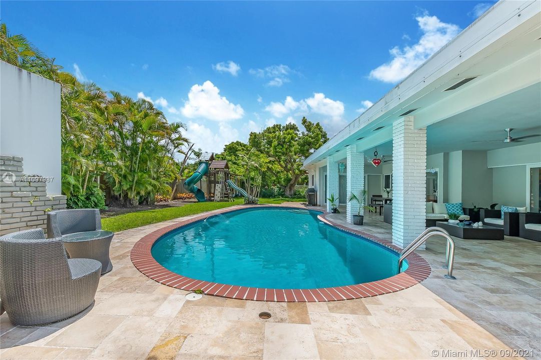 Recently Sold: $1,250,000 (5 beds, 3 baths, 2778 Square Feet)