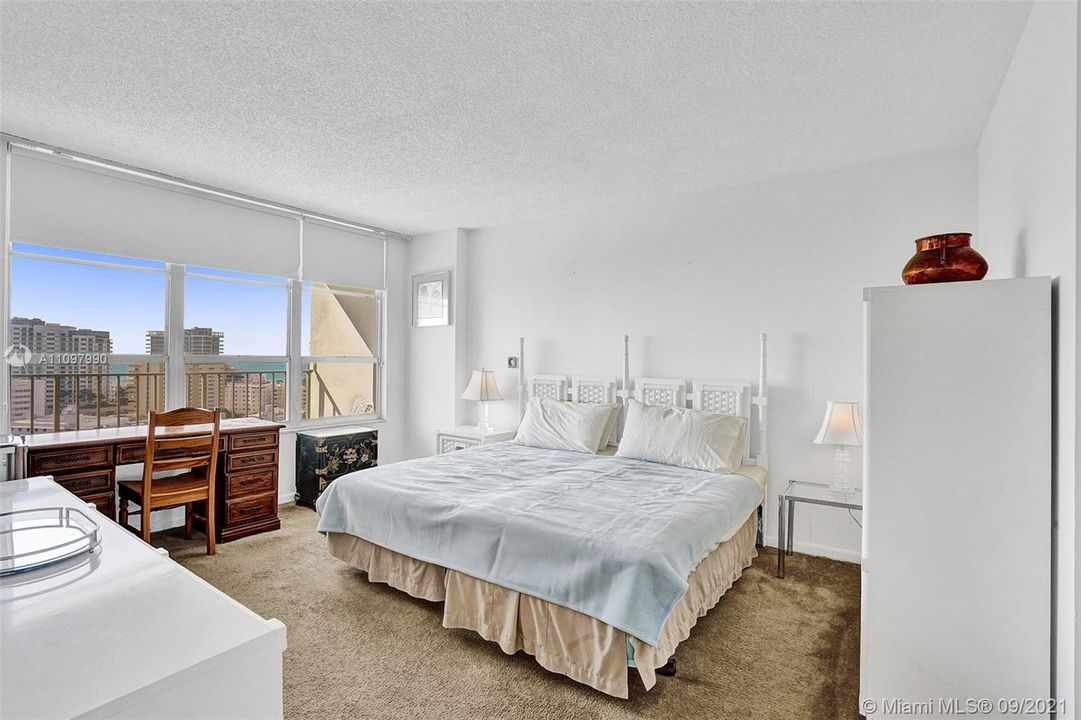 Recently Sold: $425,000 (1 beds, 1 baths, 835 Square Feet)