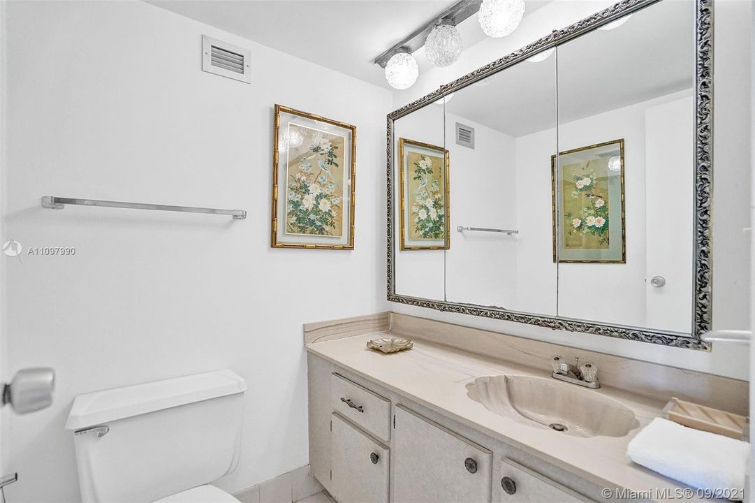 最近售出: $425,000 (1 贝兹, 1 浴室, 835 平方英尺)