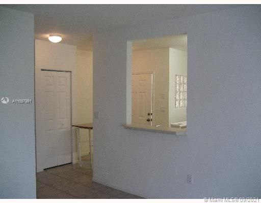 最近售出: $155,000 (3 贝兹, 2 浴室, 999 平方英尺)