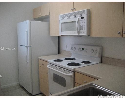 最近售出: $155,000 (3 贝兹, 2 浴室, 999 平方英尺)