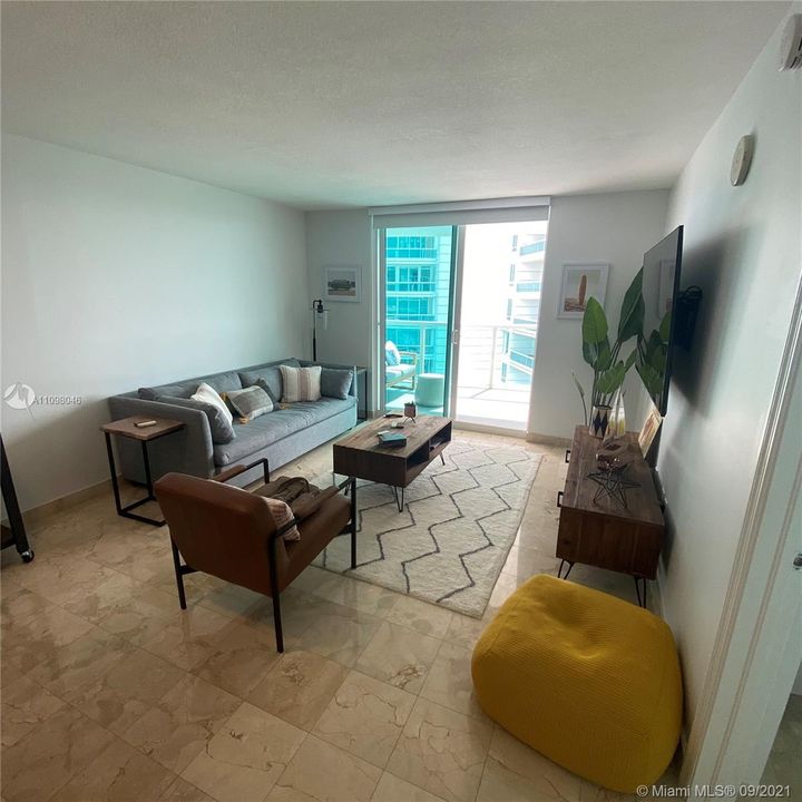 Recently Rented: $3,000 (1 beds, 1 baths, 791 Square Feet)
