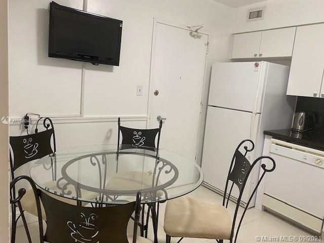 Recently Sold: $400,000 (1 beds, 1 baths, 930 Square Feet)