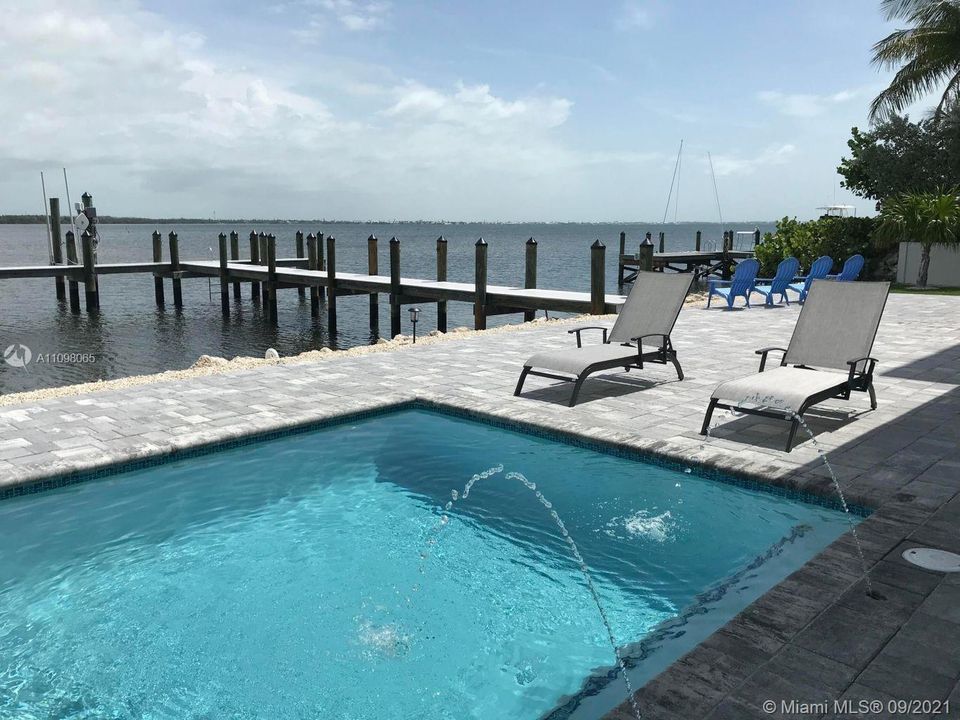 Recently Sold: $3,595,000 (4 beds, 5 baths, 3477 Square Feet)