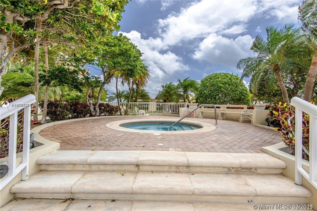 Recently Sold: $990,000 (2 beds, 2 baths, 1936 Square Feet)