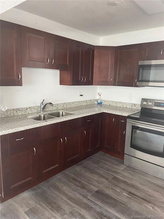 最近租的: $2,100 (3 贝兹, 2 浴室, 0 平方英尺)