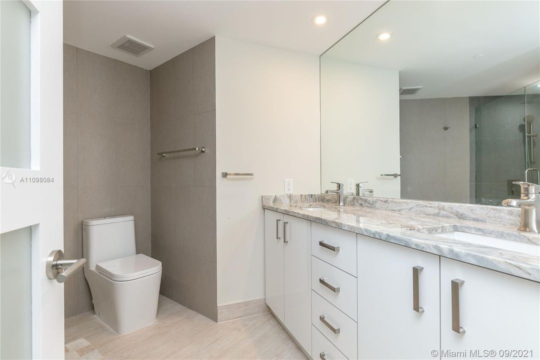 Recently Sold: $590,000 (2 beds, 2 baths, 1190 Square Feet)