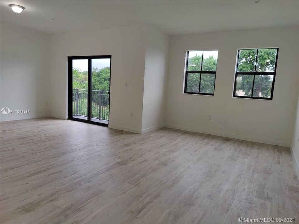 Vendido Recientemente: $329,990 (3 camas, 2 baños, 1477 Pies cuadrados)