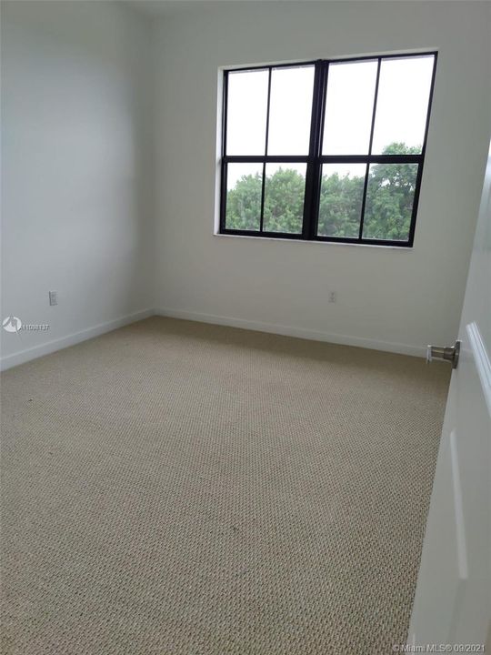 Vendido Recientemente: $329,990 (3 camas, 2 baños, 1477 Pies cuadrados)