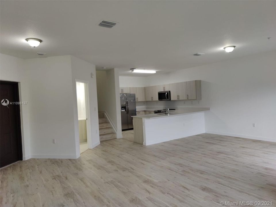 Vendido Recientemente: $329,990 (3 camas, 2 baños, 1477 Pies cuadrados)