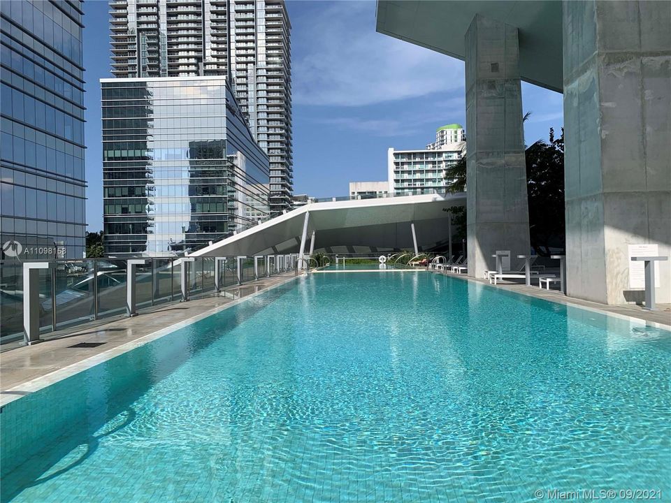 Recently Rented: $4,000 (1 beds, 1 baths, 976 Square Feet)