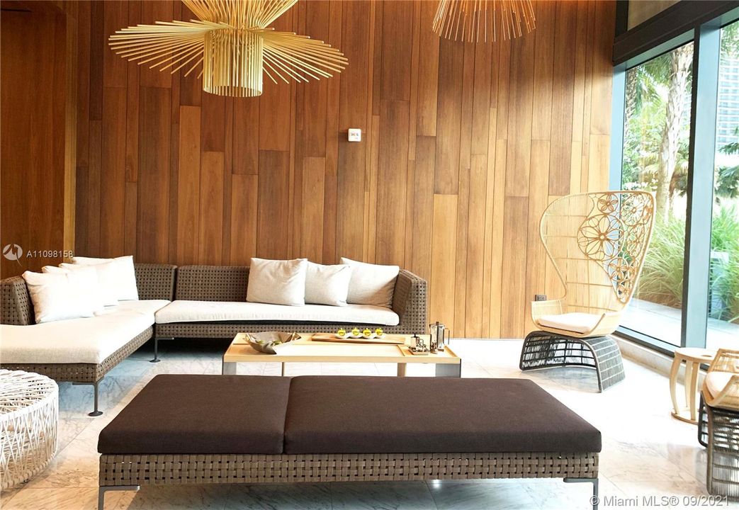 Recently Rented: $4,000 (1 beds, 1 baths, 976 Square Feet)