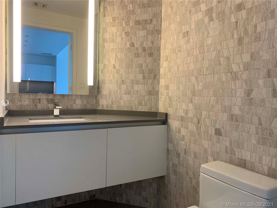 Recently Rented: $4,000 (1 beds, 1 baths, 976 Square Feet)