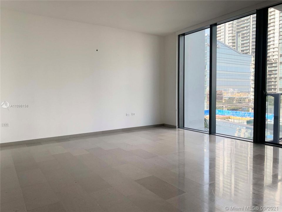 Recently Rented: $4,000 (1 beds, 1 baths, 976 Square Feet)