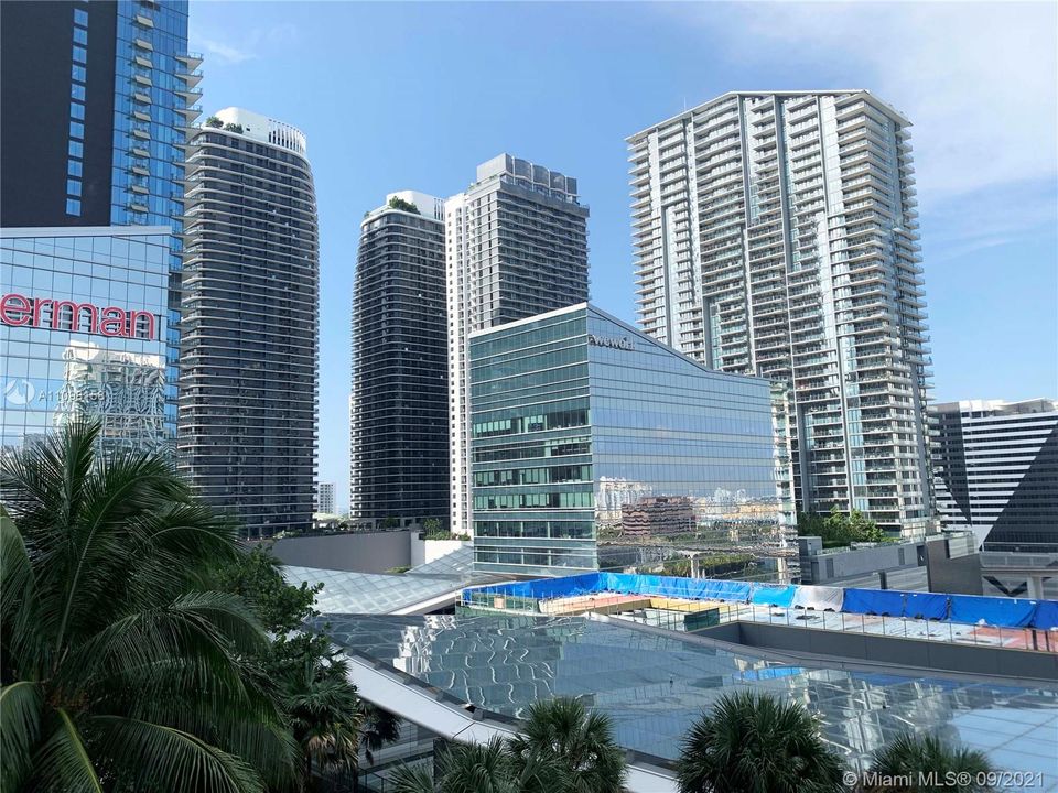 Recently Rented: $4,000 (1 beds, 1 baths, 976 Square Feet)