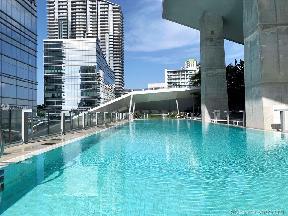 Recently Rented: $4,000 (1 beds, 1 baths, 976 Square Feet)