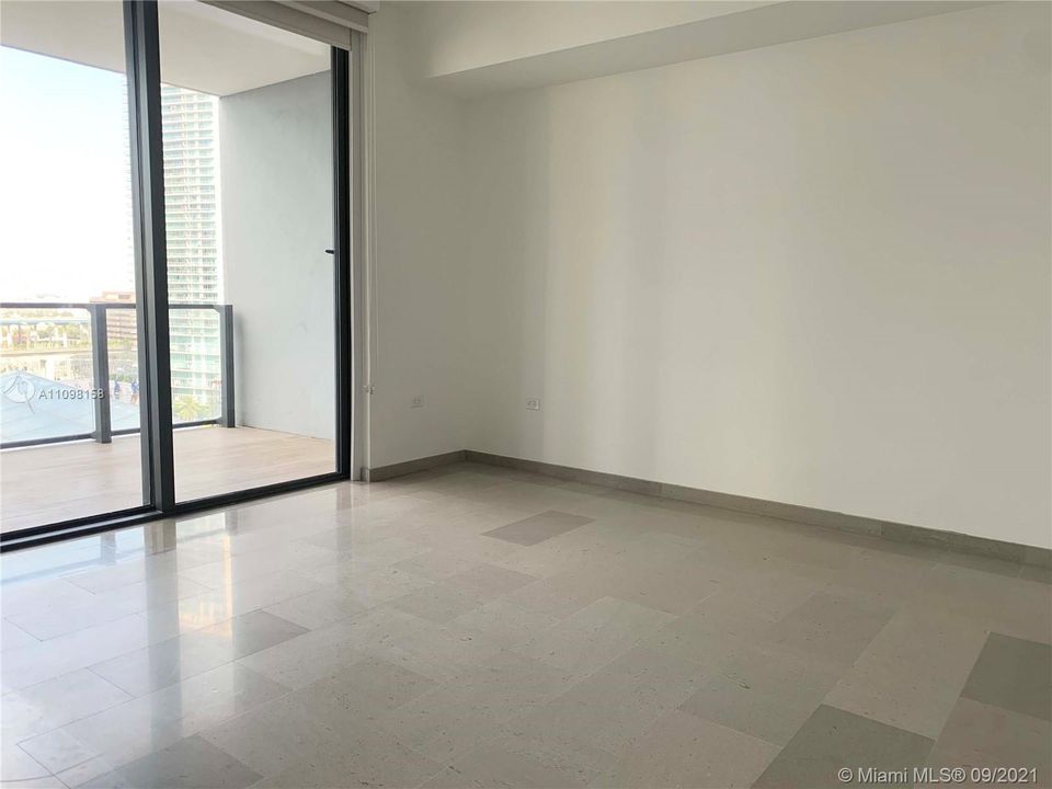 Recently Rented: $4,000 (1 beds, 1 baths, 976 Square Feet)