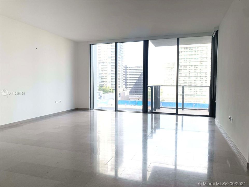 Recently Rented: $4,000 (1 beds, 1 baths, 976 Square Feet)