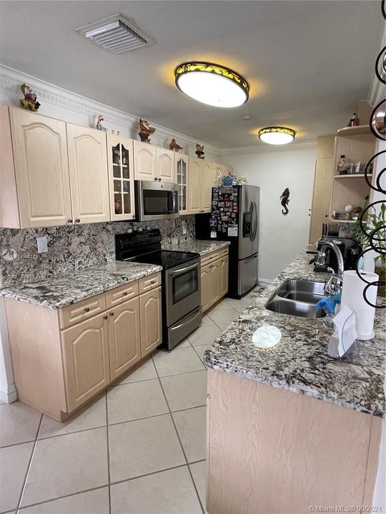Recently Sold: $575,000 (3 beds, 3 baths, 1438 Square Feet)