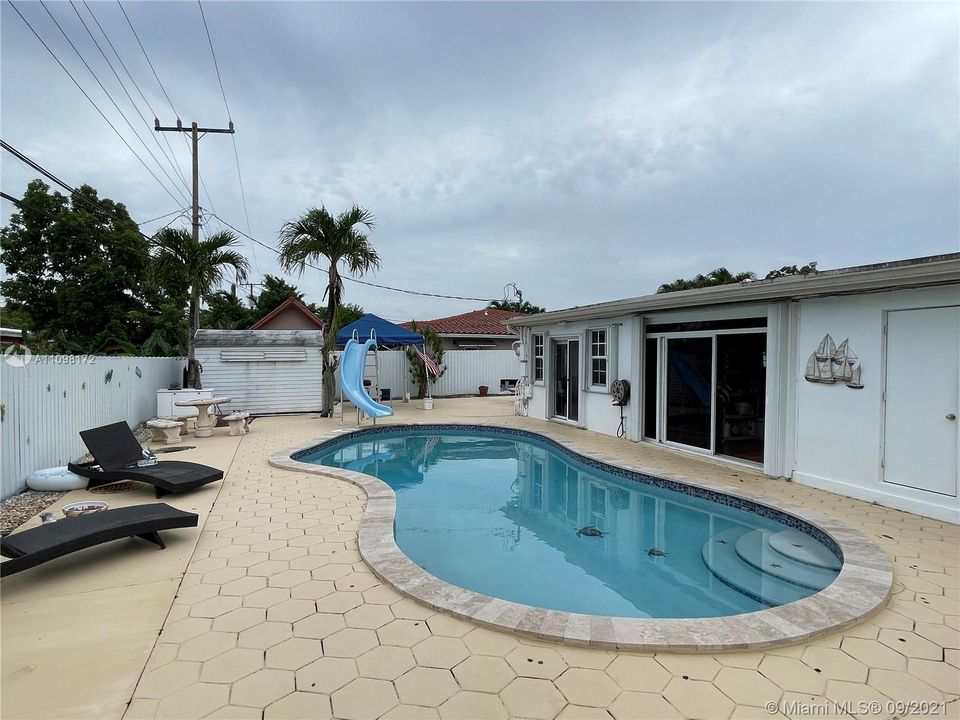 Recently Sold: $575,000 (3 beds, 3 baths, 1438 Square Feet)