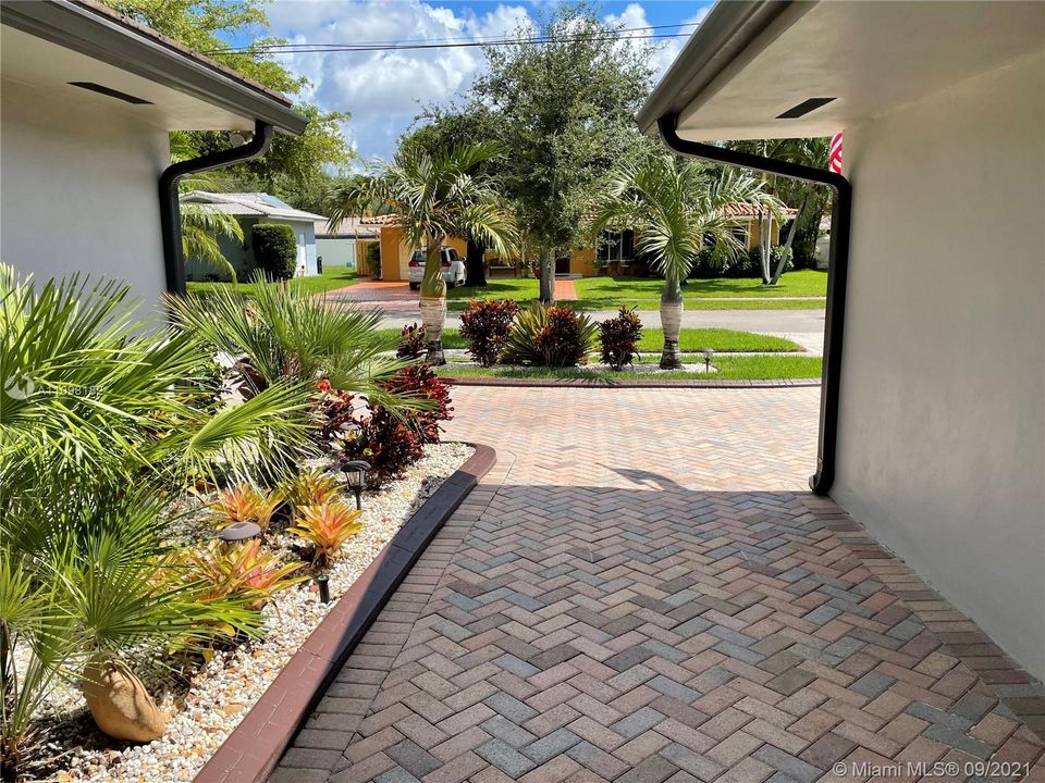 Recently Sold: $855,000 (4 beds, 3 baths, 2697 Square Feet)