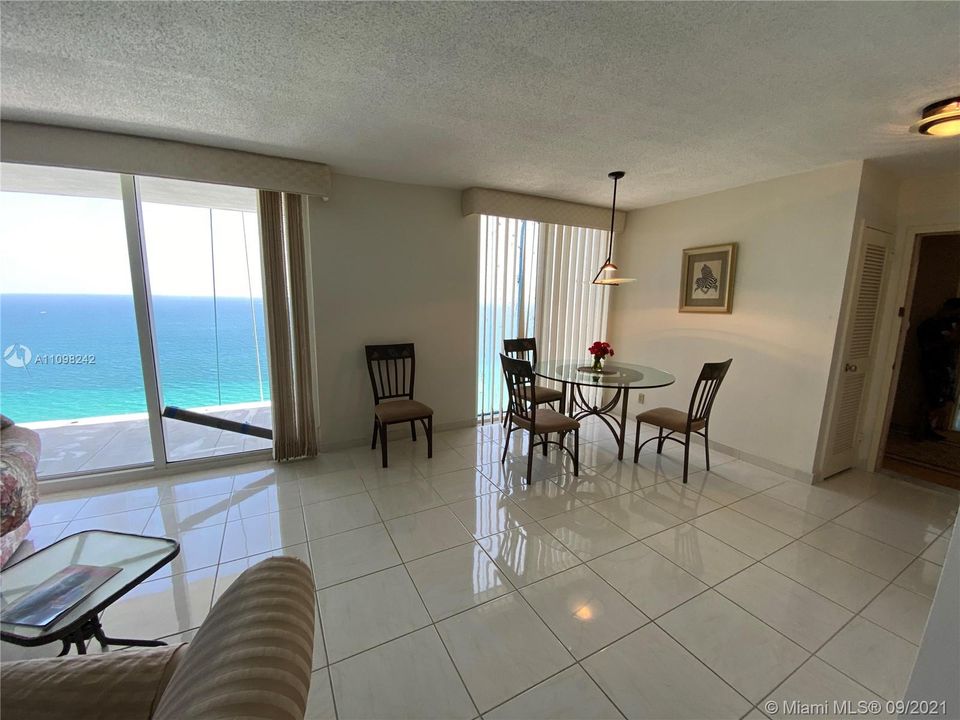Recently Sold: $600,000 (2 beds, 2 baths, 1312 Square Feet)