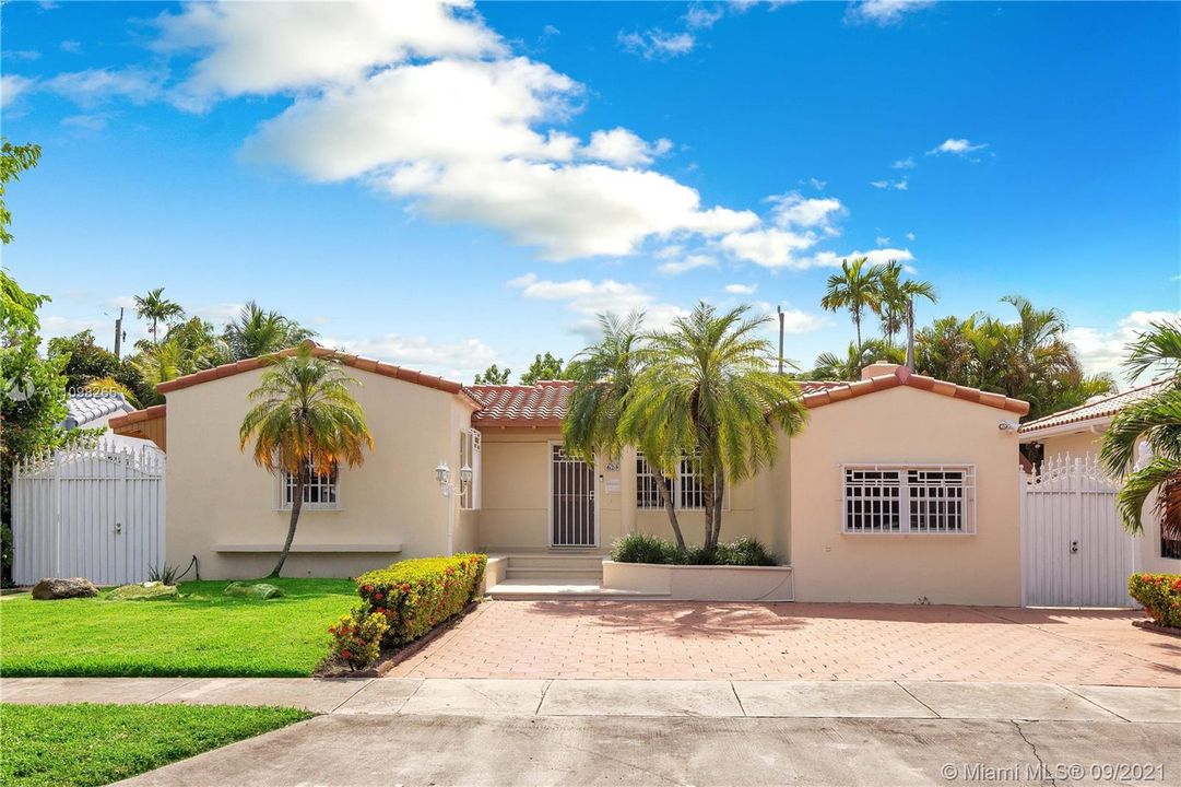 Recently Sold: $1,050,000 (4 beds, 4 baths, 2130 Square Feet)