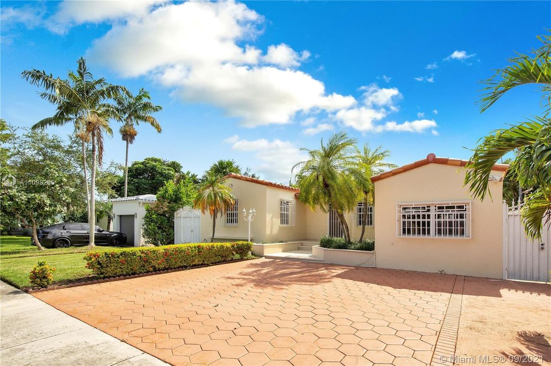 Recently Sold: $1,050,000 (4 beds, 4 baths, 2130 Square Feet)