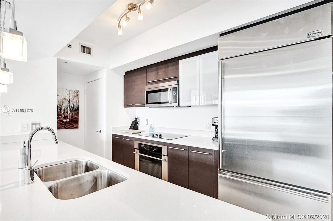 Recently Sold: $560,000 (2 beds, 2 baths, 1124 Square Feet)