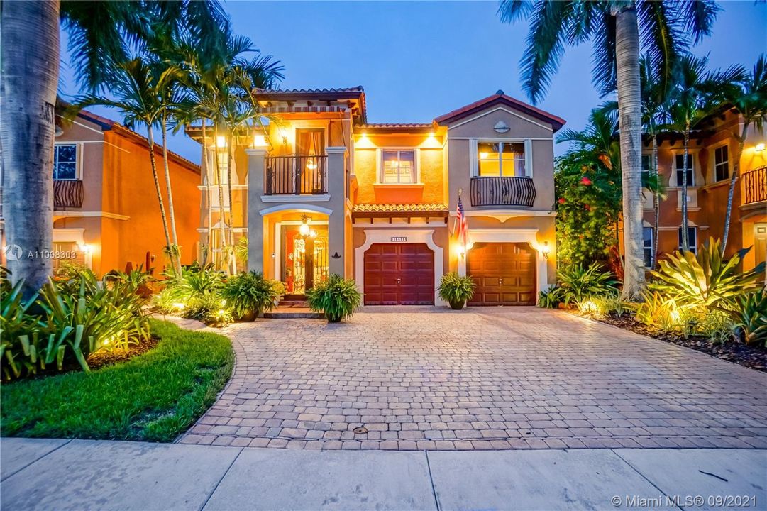 Recently Sold: $750,000 (4 beds, 5 baths, 3415 Square Feet)