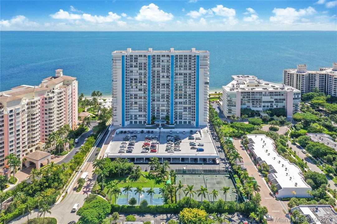 Recently Sold: $2,950,000 (3 beds, 3 baths, 3120 Square Feet)