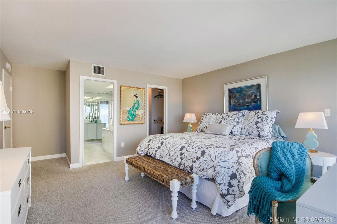 Recently Sold: $2,950,000 (3 beds, 3 baths, 3120 Square Feet)