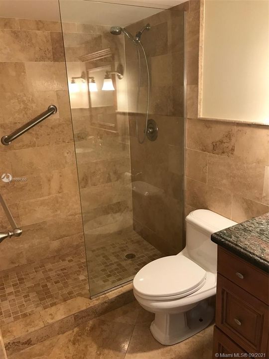 最近租的: $3,500 (2 贝兹, 2 浴室, 1070 平方英尺)