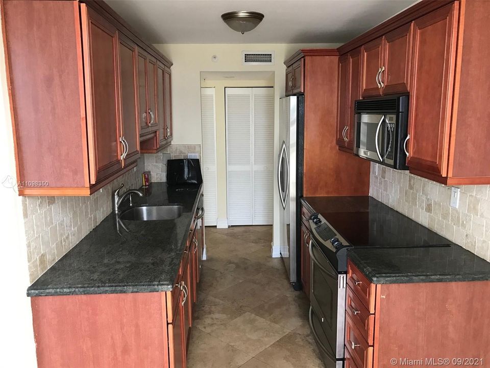 Recently Rented: $3,500 (2 beds, 2 baths, 1070 Square Feet)
